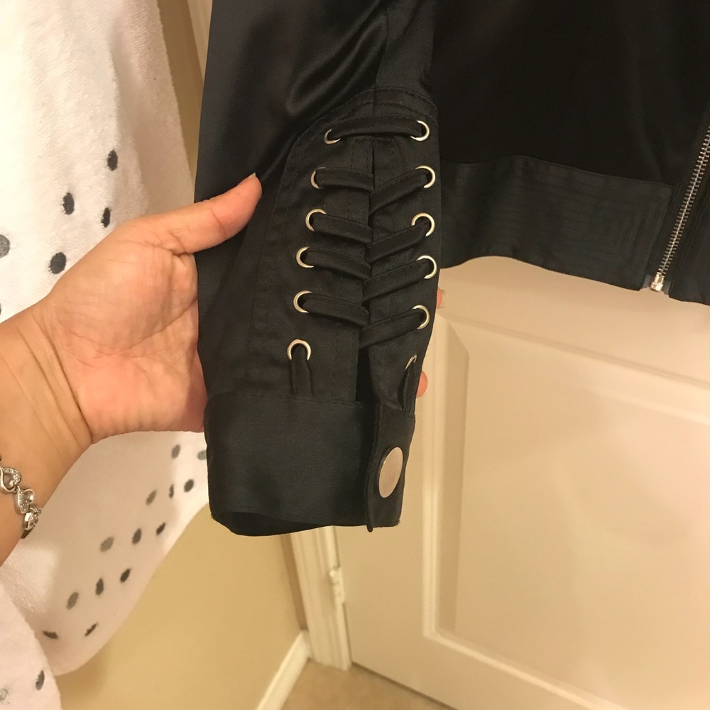 Black Jacket 🖤 - Picture 3 of 8